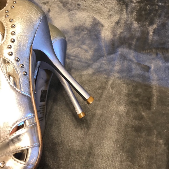 SALE! 🤍Bakers Party Pump!🤍 - Picture 4 of 9